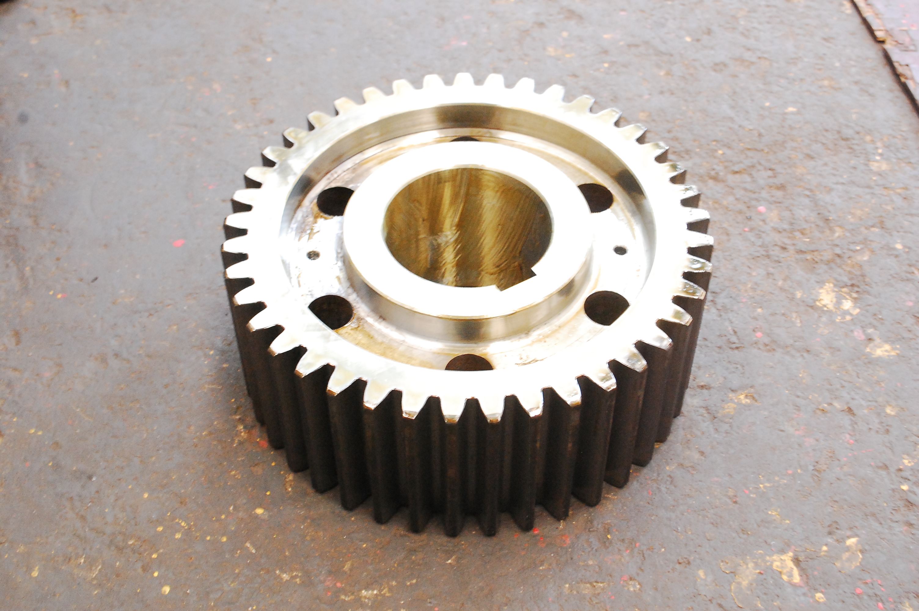 軋鋼機(jī)校平機(jī)械齒輪1(減速箱).JPG 軋鋼機(jī)校平機(jī)械齒輪1(減速箱).JPG